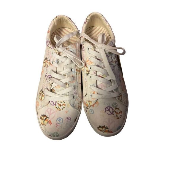 Taos  Sneakers- NWT- 9 - Picture 1 of 4
